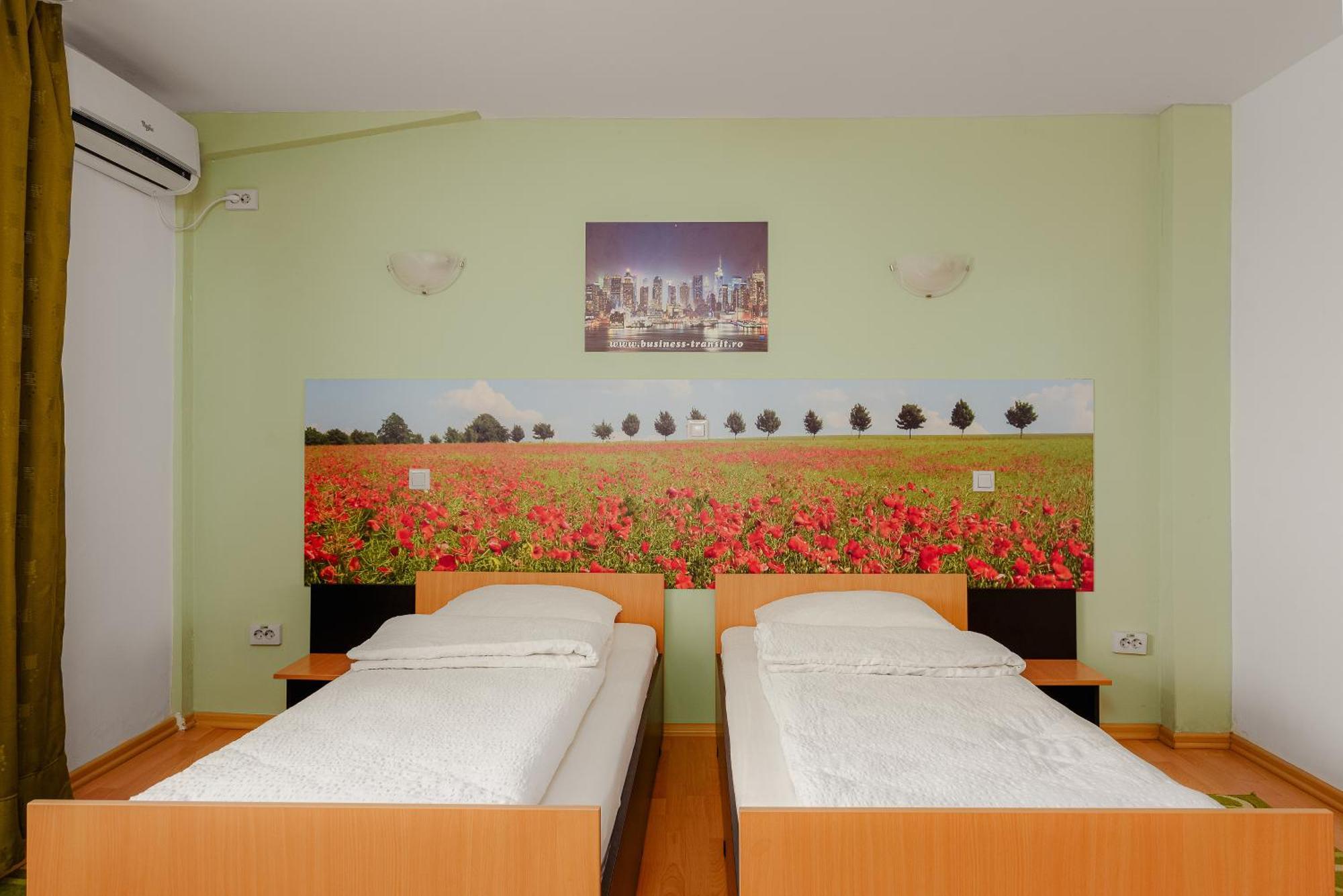 Business Transit To Therme & Bucharest Airport Săftica Esterno foto
