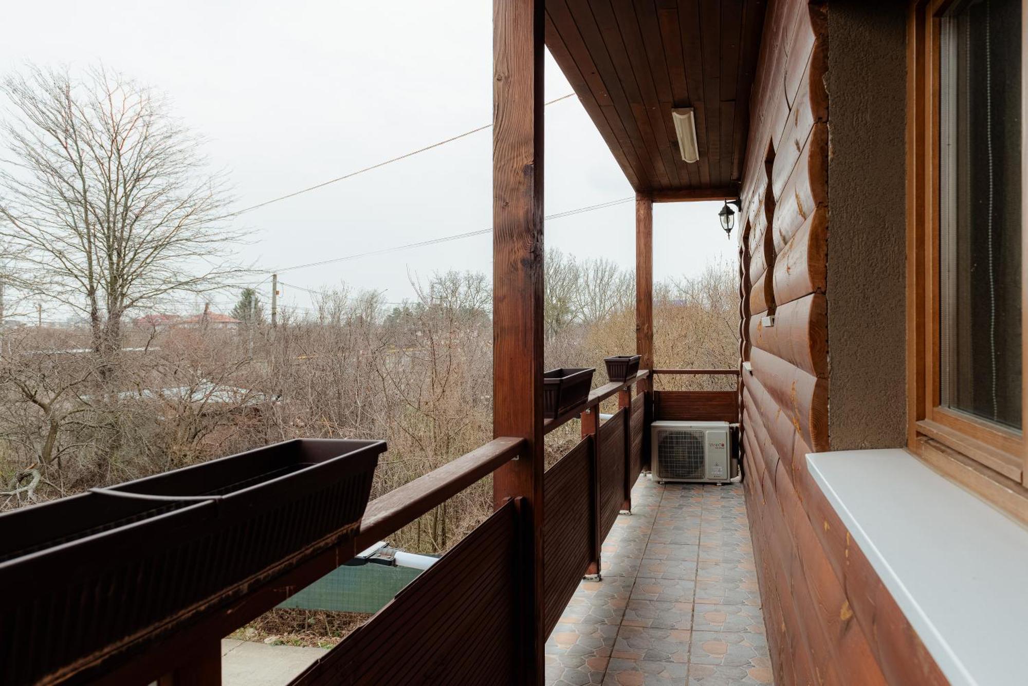 Business Transit To Therme & Bucharest Airport Săftica Esterno foto